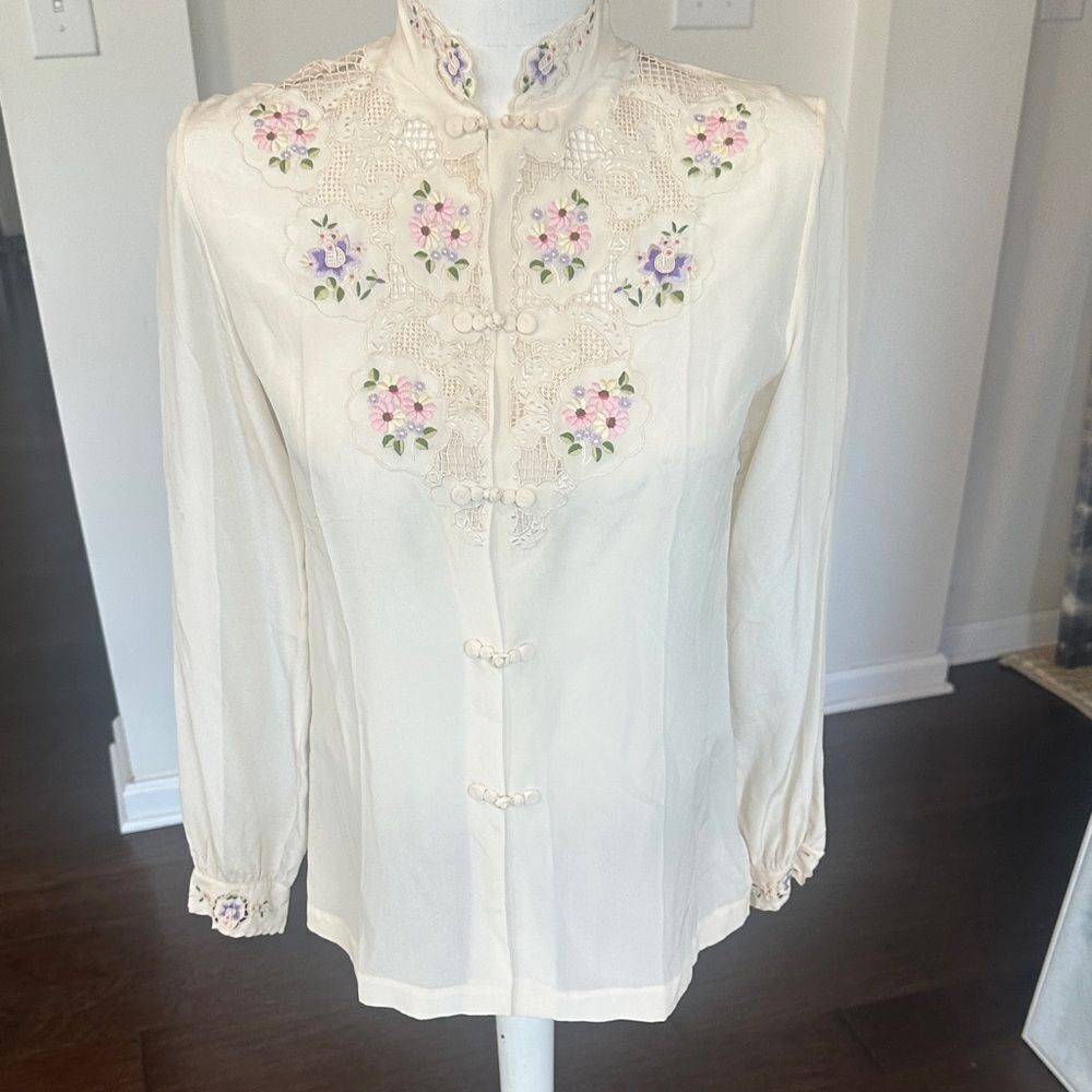 Peony VTG 1950’s Hand Embroidered Silk Blouse 32/S
